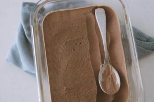 Mousse al cioccolato proteica e light senza cottura